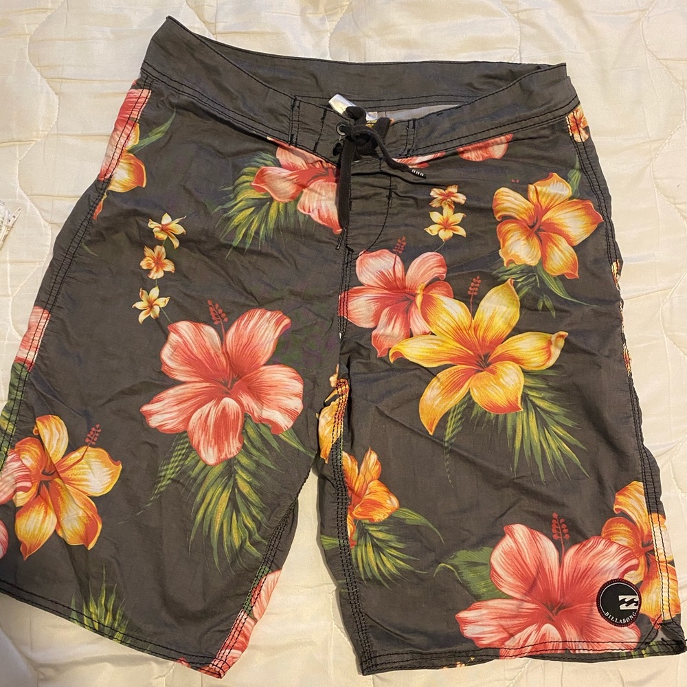 Billabong men’s flower  bathing suit